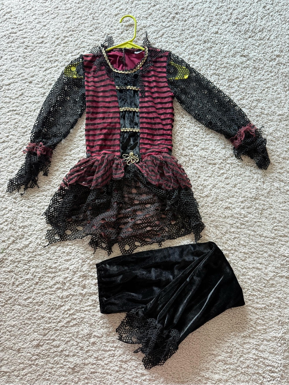 Girl’s Pirate Costume. Size L